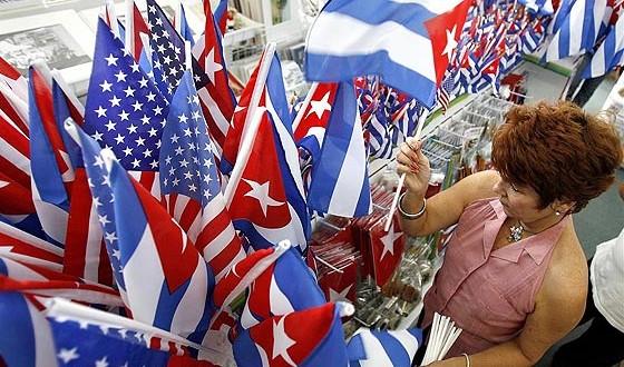 Cuban_and_American_Flag-560x330