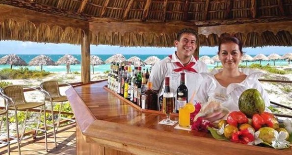 Bar-en-la-playa-hotel-Meliá-Las-Dunas-_ab-620x330